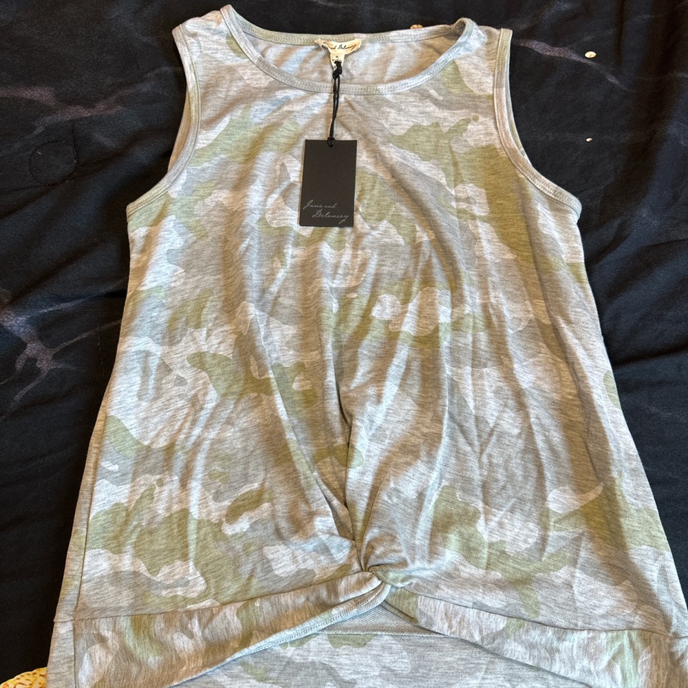 gray/green camo print tank top